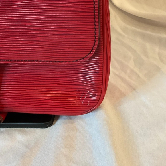 Pre-owned Louis Vuitton Cartouchiere Red Epi PM - Picture 2 of 16